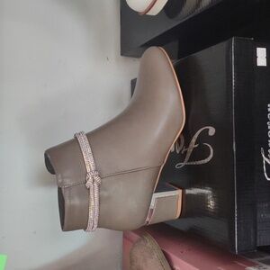 Nwt Forever Grey  Ankle Boots with Rhinestone Accent, Size 9